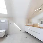 5 Bedroom Amazing In مالي درفينيك