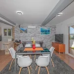 5 Bedroom Amazing In *