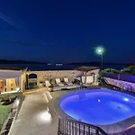 5 Bedroom Amazing In *