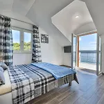 5 Bedroom Amazing In بيت للعطل