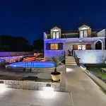 بيت للعطل 5 Bedroom Amazing In *