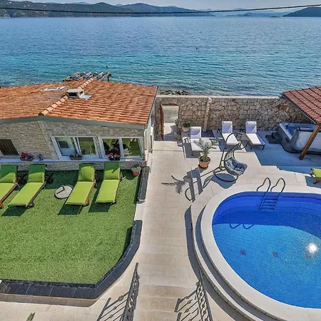 Holiday home 5 Bedroom Amazing In