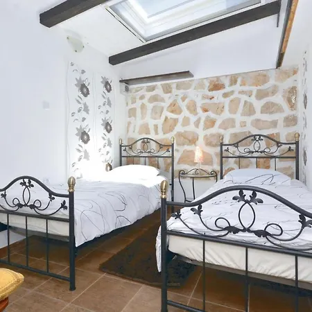5 Bedroom Amazing In Holiday home *