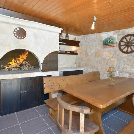 5 Bedroom Amazing In Mali Drvenik