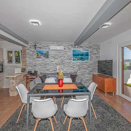 5 Bedroom Amazing In *