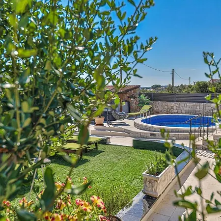 5 Bedroom Amazing In Holiday home