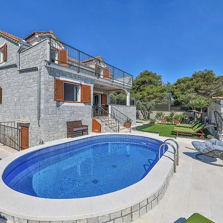 5 Bedroom Amazing In Mali Drvenik