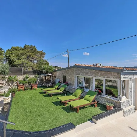5 Bedroom Amazing In *
