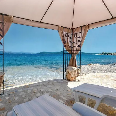 5 Bedroom Amazing In Holiday home
