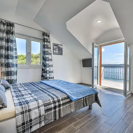5 Bedroom Amazing In Holiday home